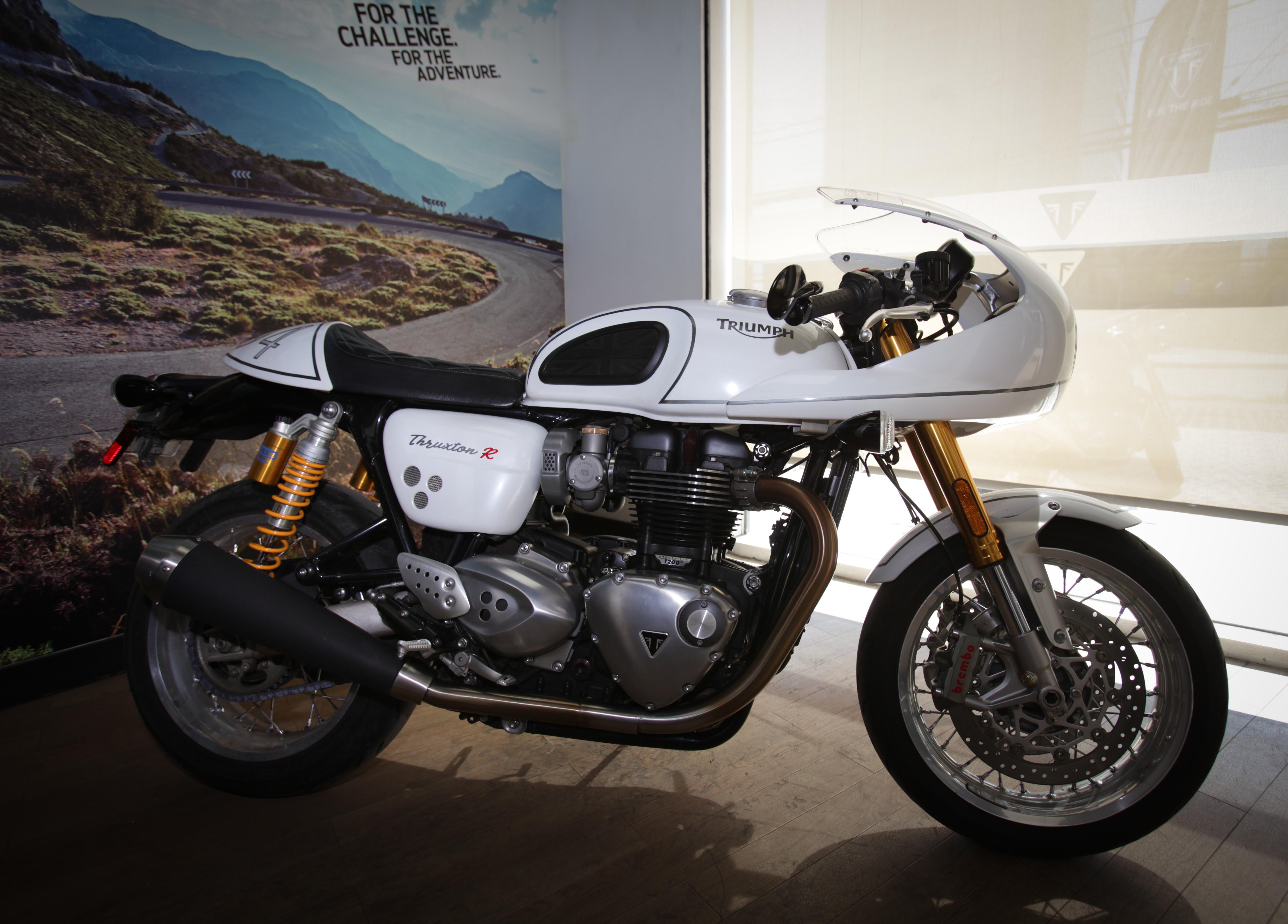 THRUXTON R
